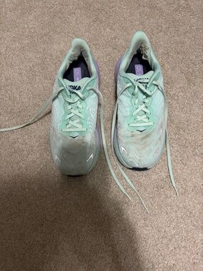 Hoka Arahi 6